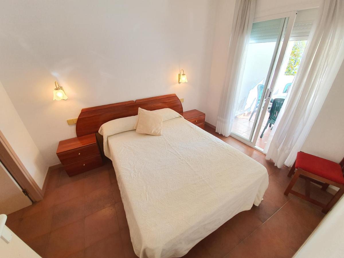 Apartamento Royal Marine Deluxe Росес Екстериор снимка